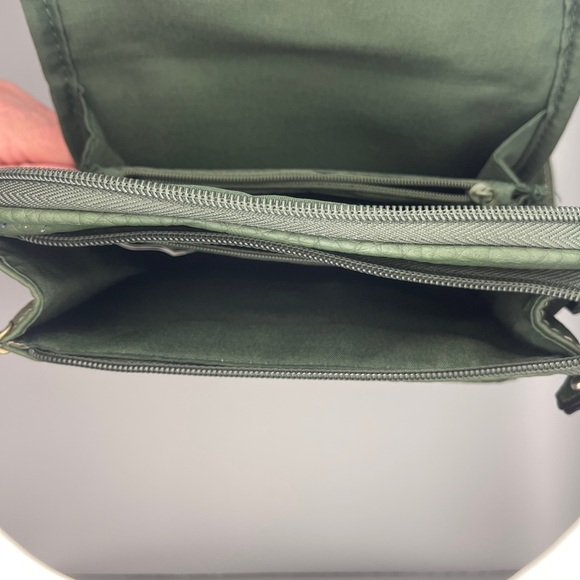 Strada Crossbody Bag Green Compartments Organized Pockets SummerTravel Purse - Picture 4 of 8